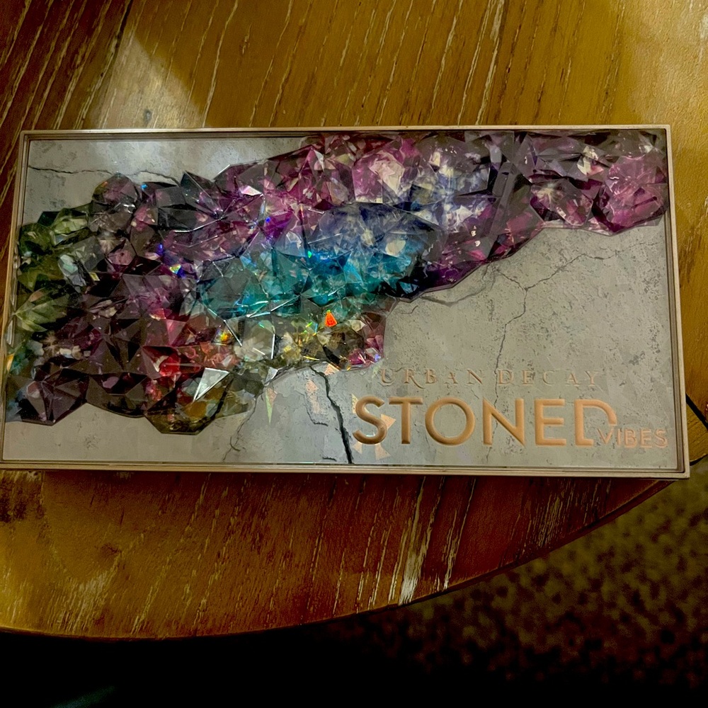 Urban Decay Stoned Vibes Eyeshadow Palette